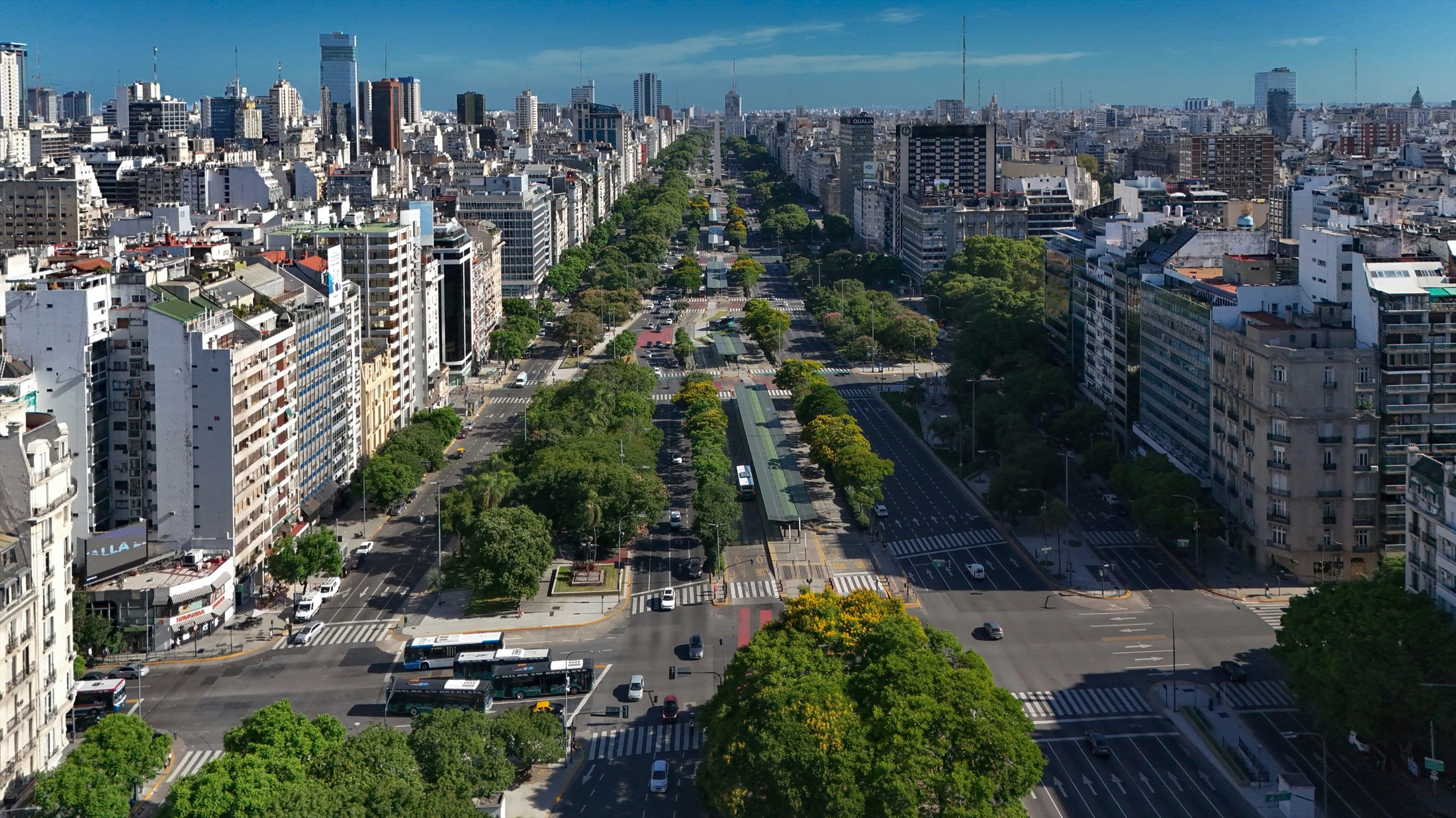 Avenida 9 de Julio running through Buenos Aires